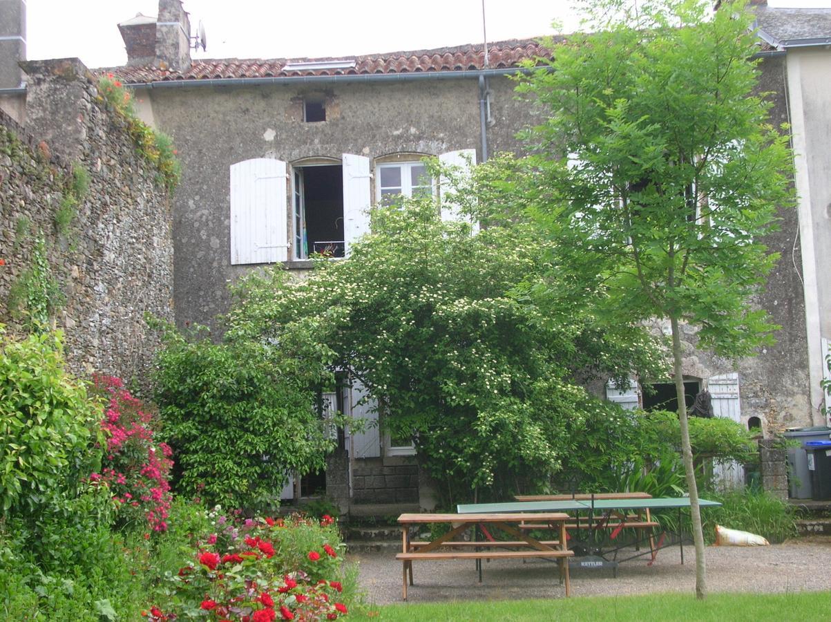 Vouvant B&B "Les Remparts" الغرفة الصورة